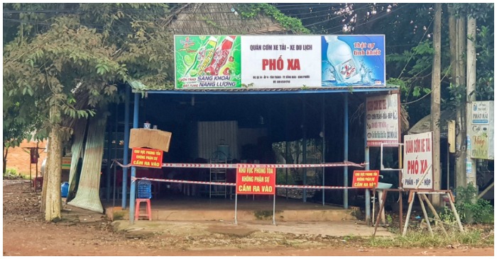 Phong tỏa quán cơm, nơi tài xế xe tải dừng xe mua cơm và ăn tại quán (ảnh chụp màn hình trên báo Zing).