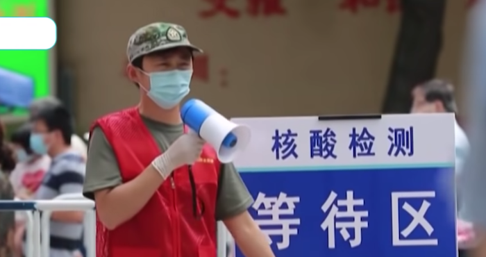 Ảnh chụp màn hình video AFP trên Youtube. Giới quan sát cho rằng Trung Quốc khó đạt được mục tiêu 0 ca nhiễm Covid-19.