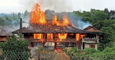 Vừa dựng xong, căn nhà sàn của thầy giáo ở Điện Biên bị lửa thiêu rụi