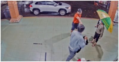 Cán bộ công an huyện chĩa súng vào nhân viên y tế bị đình chỉ công tác