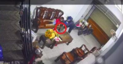 Video: Nam thanh niên xông vào tận nhà, giật iPad trên tay bé 10 tuổi