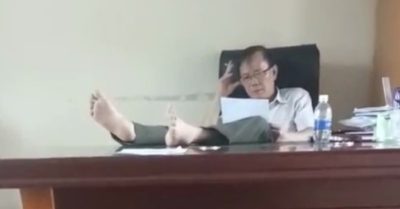 Hạt trưởng kiểm lâm “có thói quen gác chân lên bàn làm việc” bị tạm đình chỉ công tác