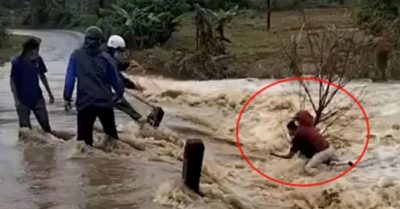 Clip: Giải cứu người phụ nữ mắc kẹt trong dòng nước lũ chảy xiết