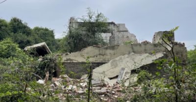 Đập nhà hoang lấy phế liệu, hai người bị tường đè thương vong