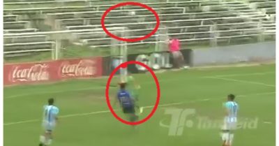 Clip: Thủ môn bất ngờ ghi bàn từ khoảng cách gần 90m
