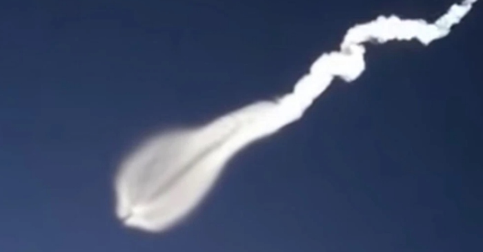 Video: Vật thể bí ẩn hình con sứa phát sáng trên bầu trời khiến nhiều người lo lắng