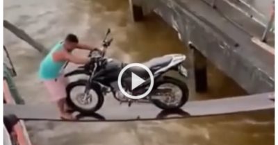 Clip: Xe phân khối rơi xuống biển vì phối hợp cồng kềnh