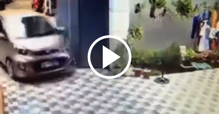 Video: Người phụ nữ cố chấp lùi xe khiến người chứng kiến phải hét lên vì sợ