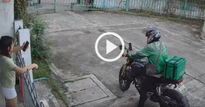 Video: Cô gái ngã chổng kềnh vì mải mê xem điện thoại