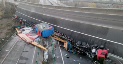 Cập nhật tối 19/12: Thêm 16.110 F0, Hà Nội cao nhất cả nước; Sập cầu vượt ở Trung Quốc, nhiều người thương vong