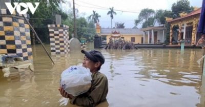 Cập nhật tối 2/12: Gần 14.000 F0, 210 ca tử vong; Người dân miền Trung trắng tay sau lũ