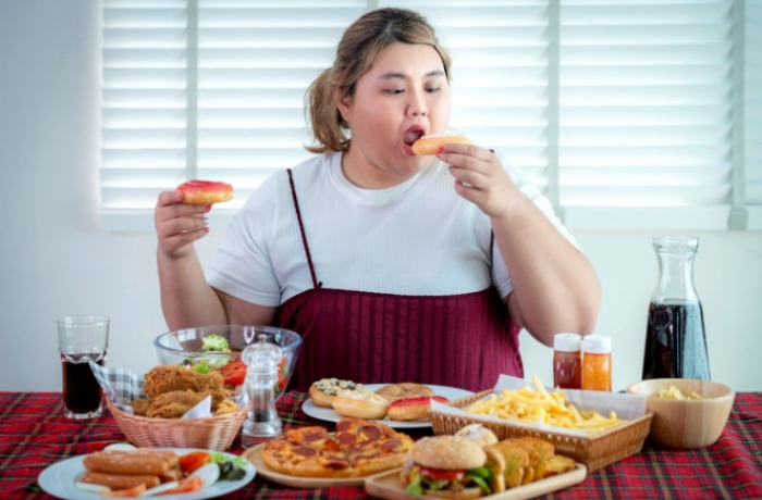 Ăn xúc xích tăng tỉ lệ mắc ung thư và những nguy hại khi ăn thực phẩm chế biến sẵn