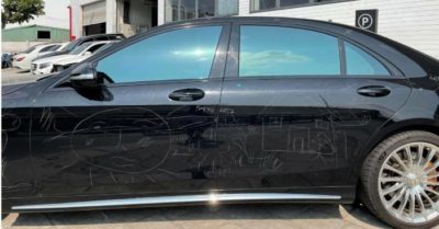 Con gái vẽ ngôi nhà, mặt trời cùng nhiều bông hoa trên xe Mercedes tặng bố