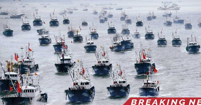 Các tàu cá Trung Quốc đánh bắt quá mức ở Biển Đông (ảnh chụp màn hình Youtube).