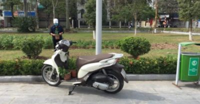 Người đàn ông Hải Phòng đi SH vào vườn hoa trộm chậu cảnh