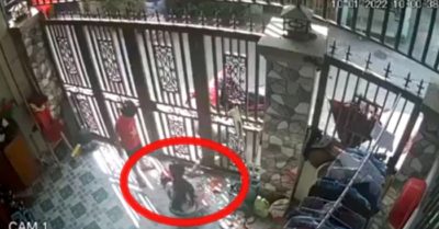 Clip: Người phụ nữ dụ dỗ hai em bé đập heo đất, lấy cắp 120 triệu