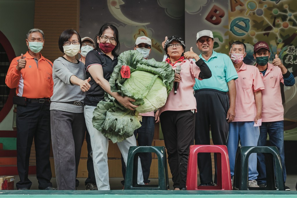 Nông dân Đài Loan chia sẻ bí quyết trồng rau khủng (ảnh: CNA).