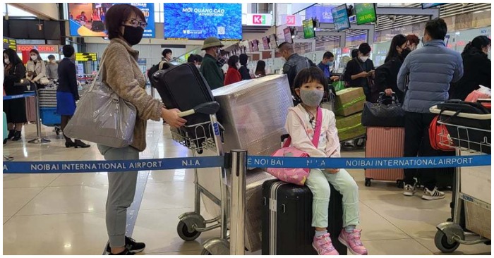 Bộ GTVT đã bỏ quy định trẻ em đi máy bay phải xét nghiệm Covid-19 (ảnh chụp màn hình trên báo VietNamNet).