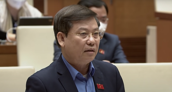 Ông Lê Minh Trí, viện trưởng Viện KSND tối cao, cho biết viện trưởng Trảng Bàng (Tây Ninh) Tạ Hoàng Phi đã nhận lỗi trong vụ sàm sỡ nhân viên (ảnh chụp màn hình video Thanh Niên).