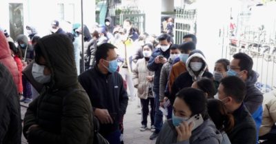 Hà Nội: F0 ùn ùn ra trạm y tế xin xét nghiệm Covid-19