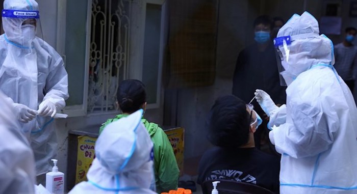 Việt Nam lần đầu vượt mốc 26.000 ca nhiễm vào ngày 10/2/2022 (ảnh: TTXVN).