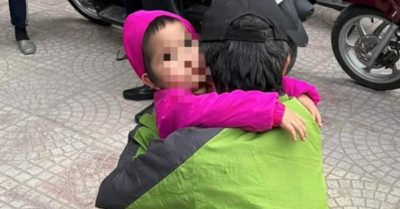 Phát hiện bé gái 2 tuổi dưới cống nước, truy tìm người phụ nữ khả nghi