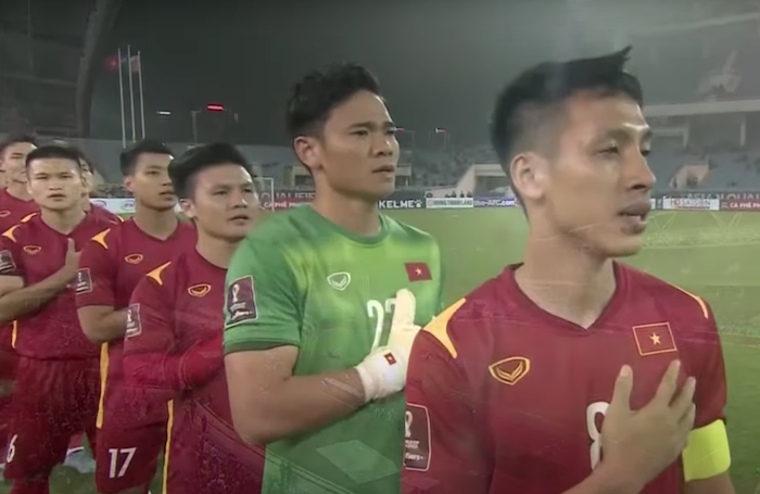 Các cầu thủ Việt Nam trong trận đấu với tuyển Oman vào tối 24/3/2022 (ảnh chụp màn hình video).