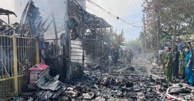 Cháy nhiều căn nhà, xe máy và ôtô giữa TP. Long Xuyên