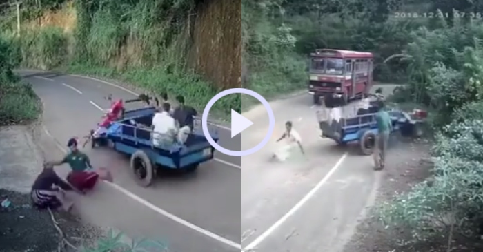 Video: Xe ba gác 'nổi điên' tự xoay tròn, hất văng người lái