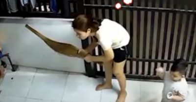 Video: Giữa đêm rình bắt chuột, hàng xóm tưởng vợ chồng mâu thuẫn