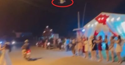 Video: Cô dâu tung hoa cưới lên nóc nhà khiến bạn bè thẫn thờ