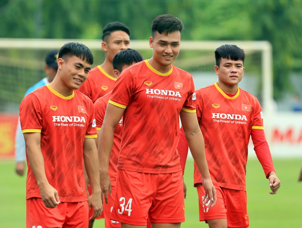 Bùi Hoàng Việt Anh (số áo 34) hiện là đội trưởng U23 Việt Nam (ảnh: VFF).