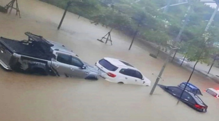 ôtô chìm trong nước