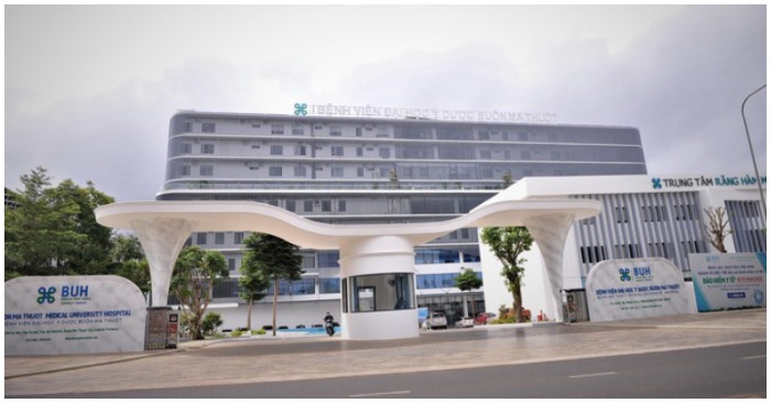 Bệnh viện Đai học Y dược Buôn Ma Thuột nơi bị tố làm gãy xương sườn sản phụ (ảnh chụp màn hình trên báo Người Lao Động).
