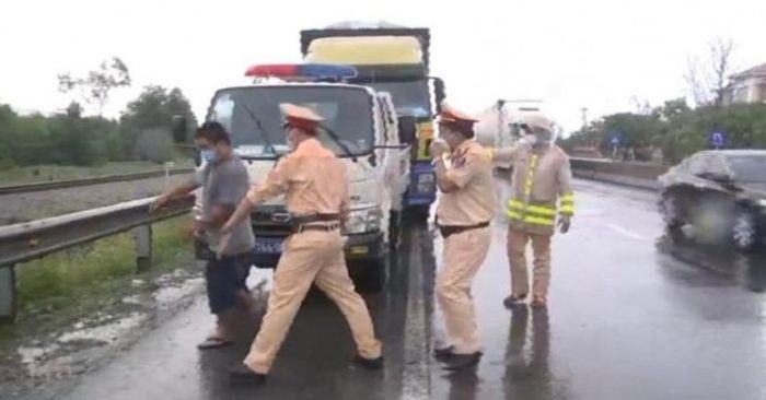 Tài xế tố ‘bị CSGT đánh gãy xương sườn’: Bị phạt 47,5 triệu, tước giấy phép lái xe