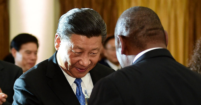Tài liệu rò rỉ cho thấy Trung Quốc "dòm ngó" các địa điểm để xây cảng biển và đánh bắt cá tại quần đảo Solomon. Chủ tịch Trung Quốc Tập Cận Bình gặp Tổng thống Nam Phi Cyril Ramaphosa ngày 24/7/2018 (ảnh: Flickr).