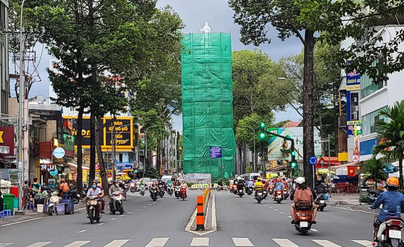 Tượng đài An Dương Vương đang được trùng tu, dự kiến hoàn thành sau 60 ngày (ảnh chụp màn hình báo Pháp luật TP. HCM).