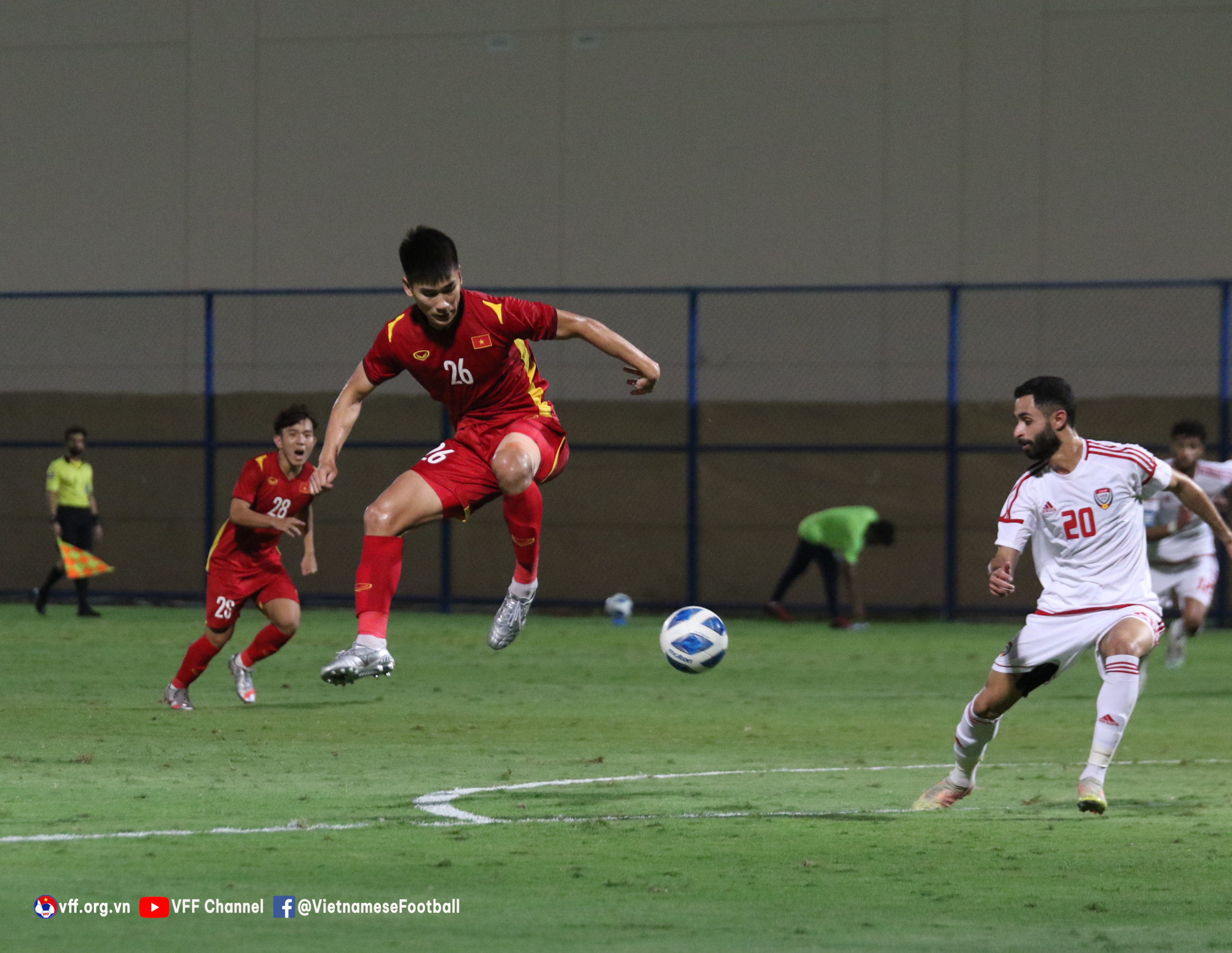 Nhâm Mạnh Dũng (số 26) không ghi bàn trong trận thua của U23 Việt Nam trước UAE (ảnh: VFF).