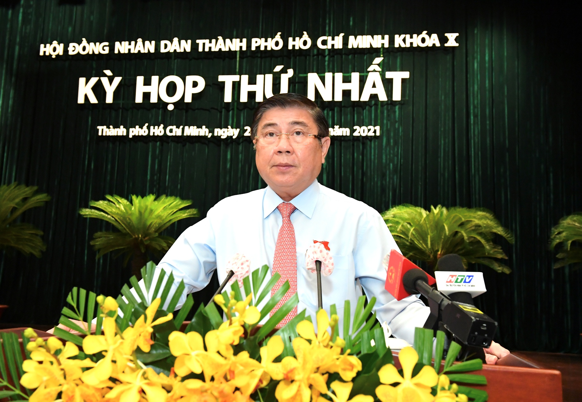 Một năm trước, ngày 24/6/2021, ông Nguyễn Thành Phong tái đắc cử Chủ tịch TP. HCM. Hai tháng sau, ông về làm Phó ban KTTW (ảnh: chinhphu.vn)).
