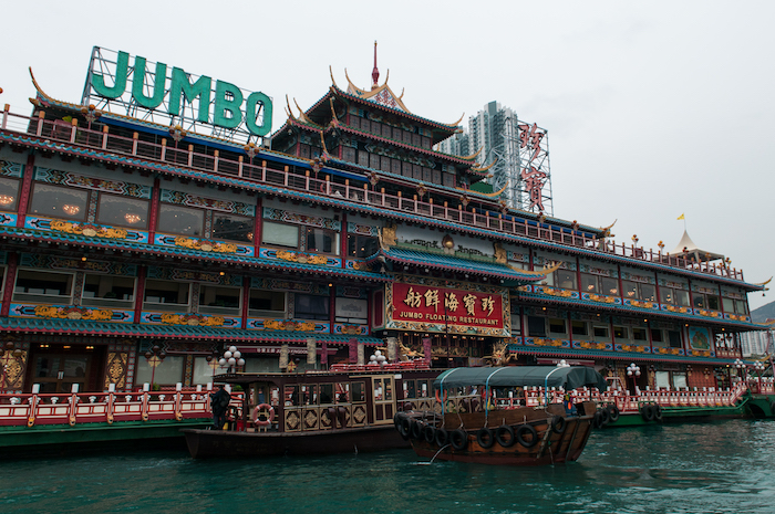 Chiếc tàu nhà hàng Jumbo của Trung Quốc trước khi bị đắm ở Biển Đông (ảnh: Wikimedia Commons).
