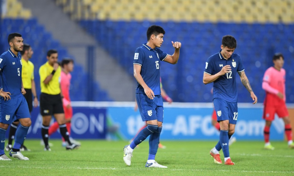 Các cầu thủ Thái Lan thất vọng sau khi thua Hàn Quóc 0-1 (ảnh: AFC).