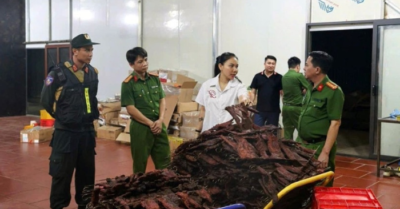 Vạch trần đường dây sản xuất thịt sấy giả